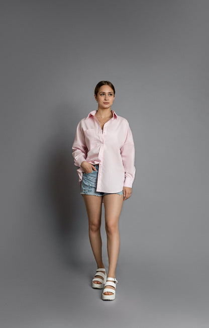 makö women's oversized pink pearl basic shirt, perfect for a classic and versatile wardrobe essential.