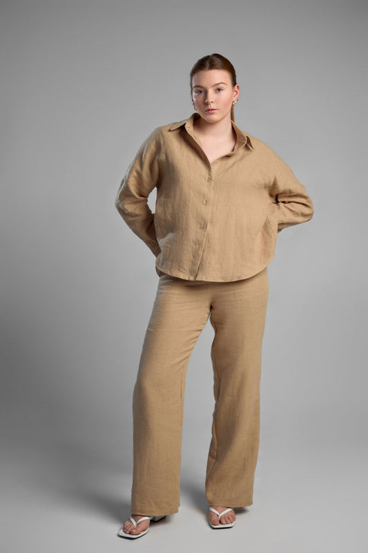 Women's sustainable hemp set with straight leg pants and oversized shirt in color latte. Perfect for all seasons and events.