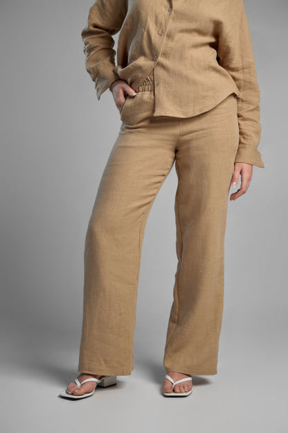 Women's sustainable hemp set with straight leg pants and oversized shirt in color latte. Perfect for all seasons and events.